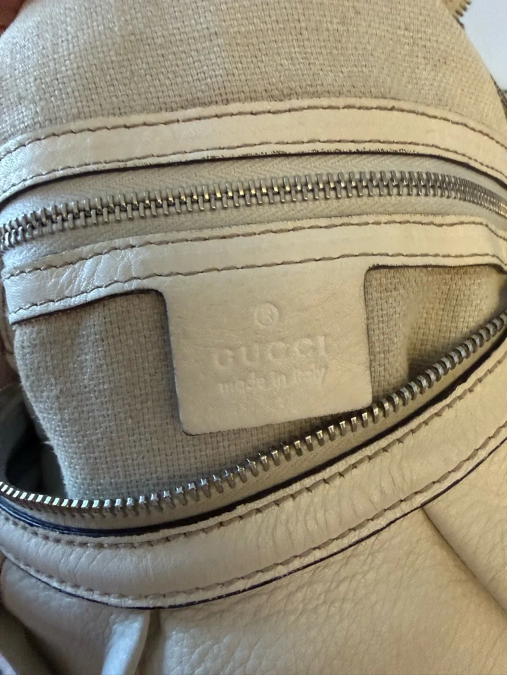 Gucci Cream Leather Shoulder Bag - Classic Hobo Style - Picture 3 of 4